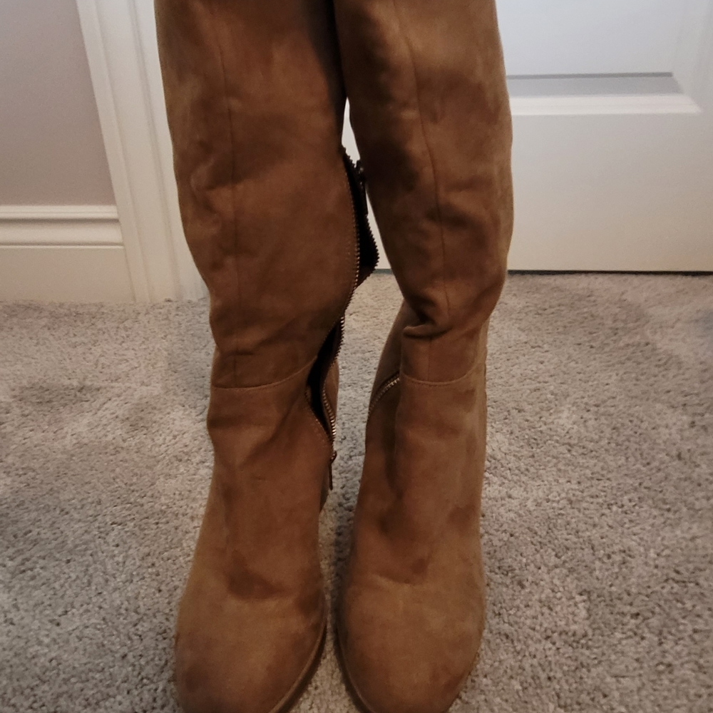 Gently worn suede like material  knee high zipper boots - Picture 5 of 6